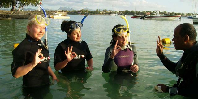 PADI Discovery Initiation diving in mauritius (5)